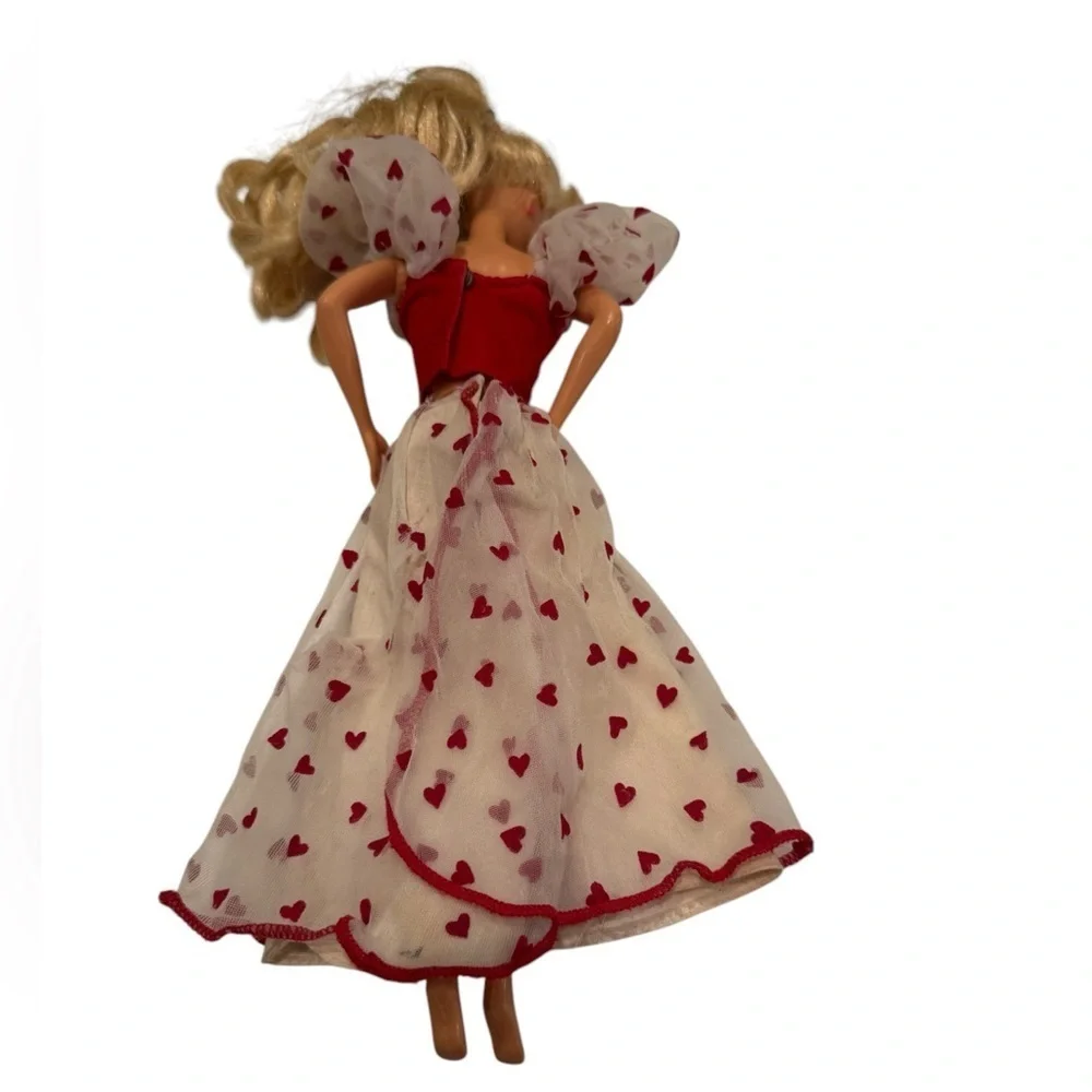 LOVING YOU Barbie Doll #7072 – Mattel (1983) Head is 1976.  Body is 1966.